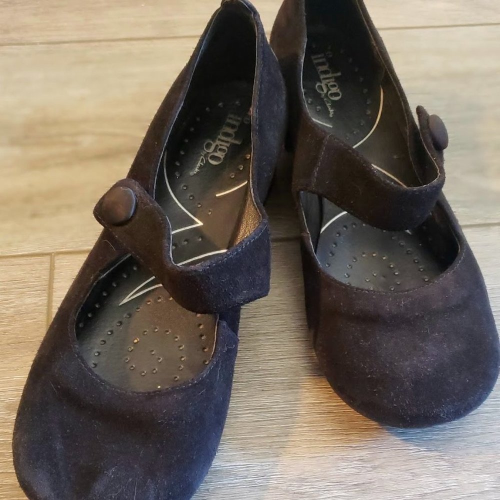 Black flat Mary Janes. Indigo by Clarks. Size 7.5/8